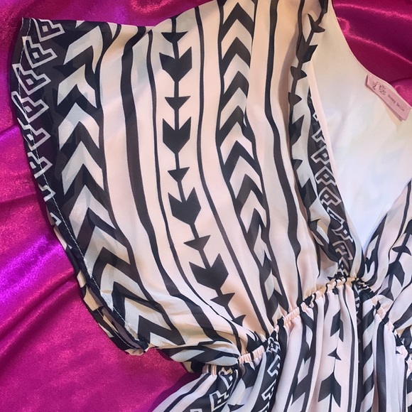 Honey Belle dress with low V, soft pink with arrow design - Picture 6 of 13